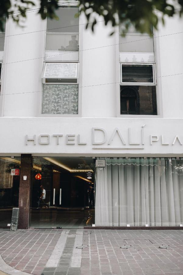 Hotel Dali Plaza Ejecutivo Гуадалахара Екстериор снимка